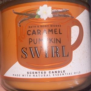 Bath & Body Works Caramel Pumkin Swirl Candle